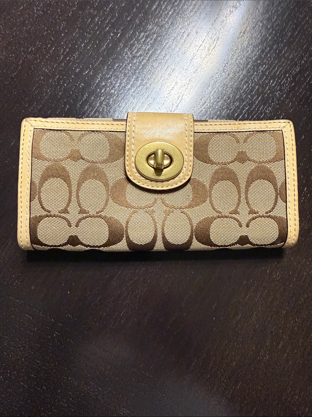 NWOT - Vintage Coach Signature Canvas Turnlock Wallet in Khaki/Tan